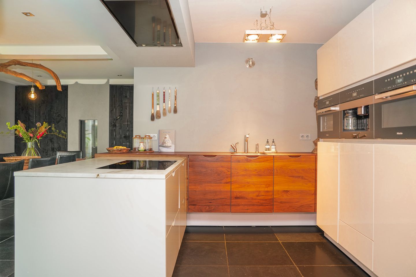 Foto 14 van Van Hogendorplaan 15