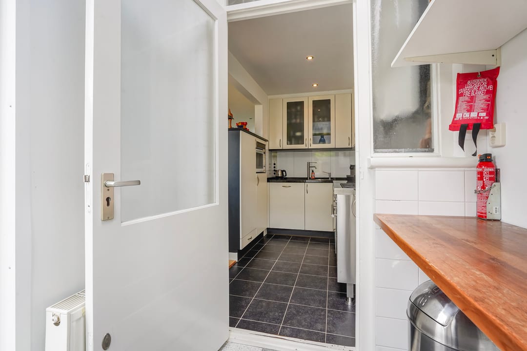 Photo 13 of Theemsstraat 32