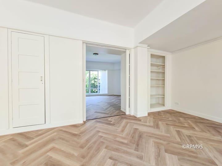 Photo 10 of Van Hoeylaan 55