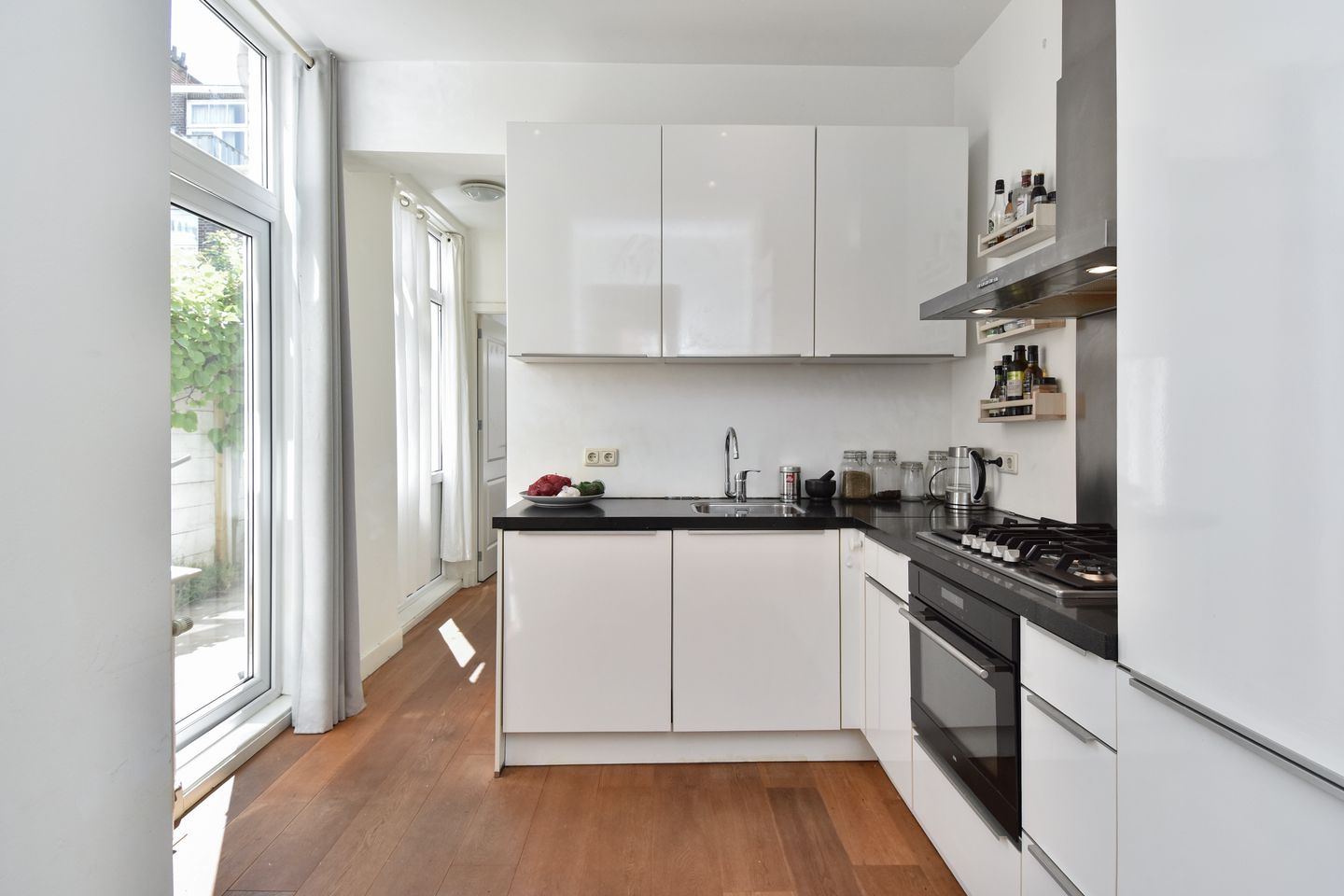 Photo 10 of Hendrik van Deventerstraat 42