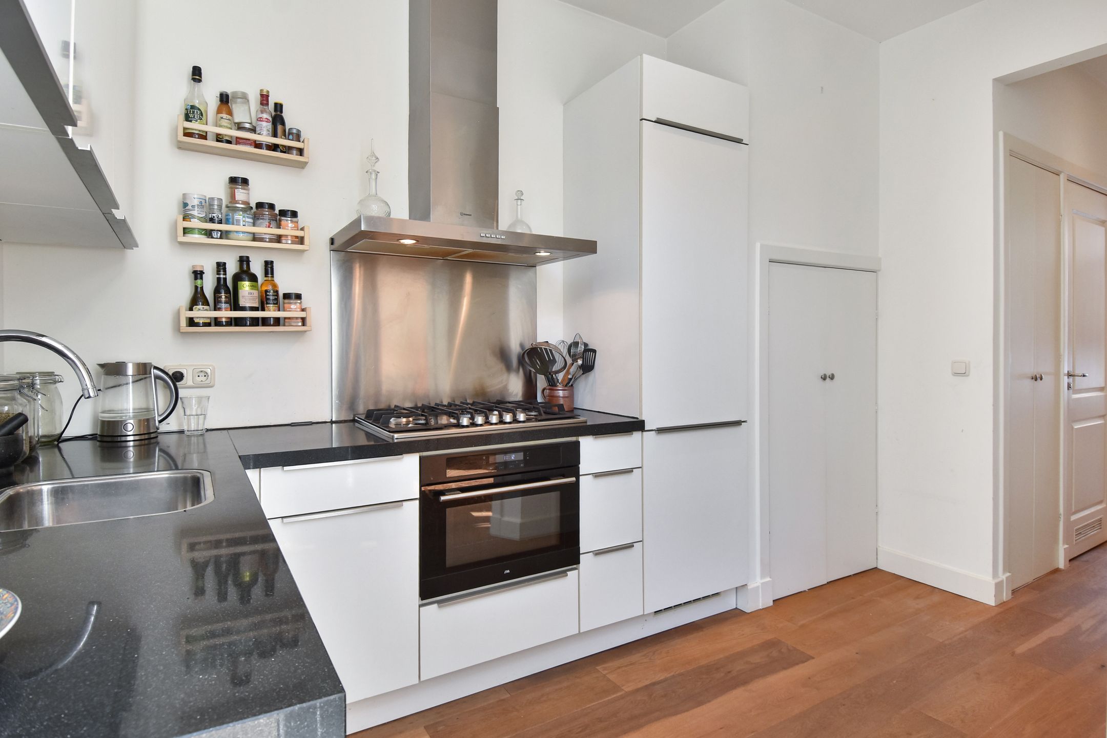 Photo 12 of Hendrik van Deventerstraat 42