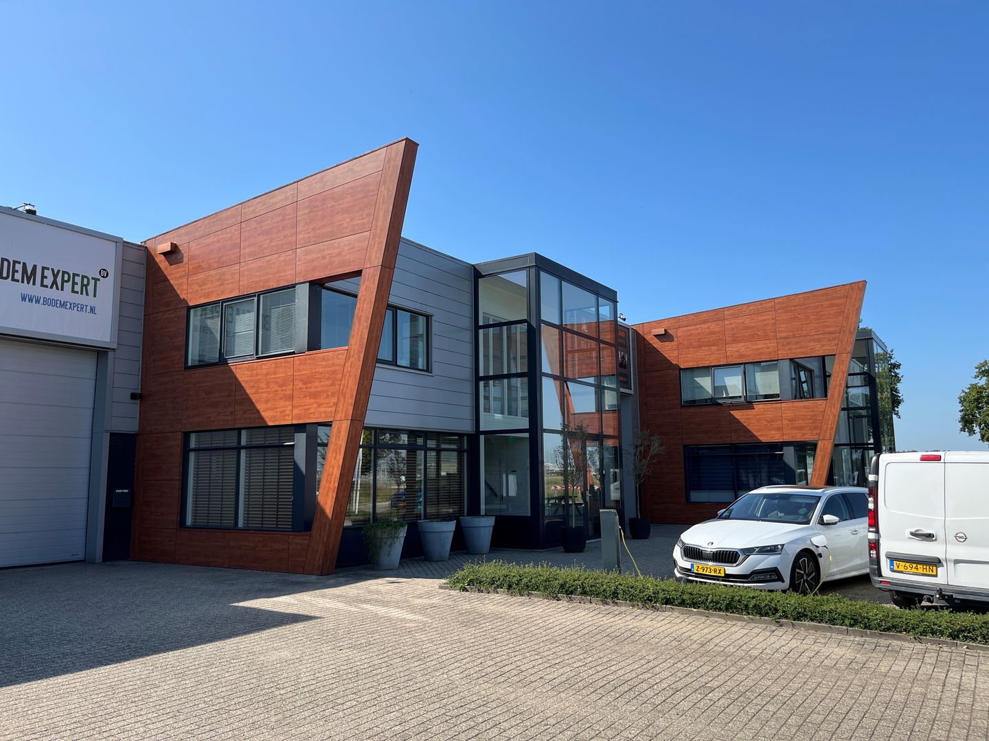View photo 1 of Rondweg 17