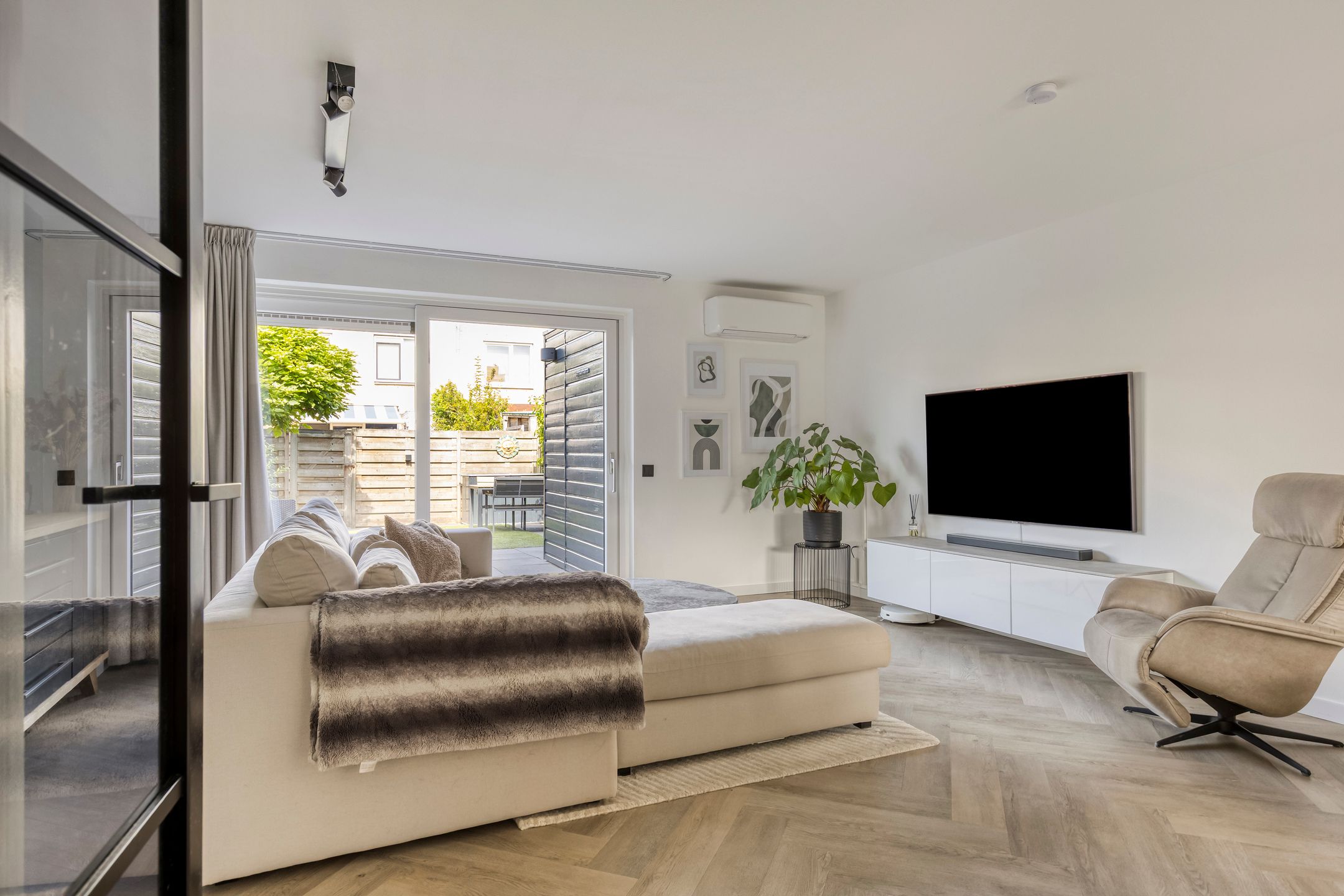 Foto 9 van Blauw-roodlaan 119