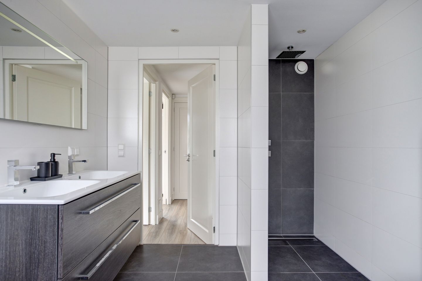 Foto 20 van van Asperenstraat 10