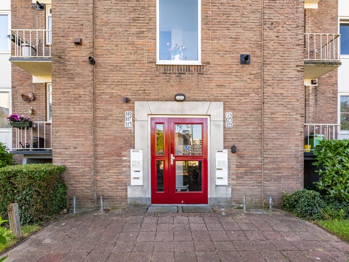 Photo 3 of Stationsplein 117