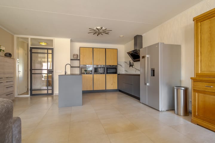 Photo 4 of Heerestraat 158