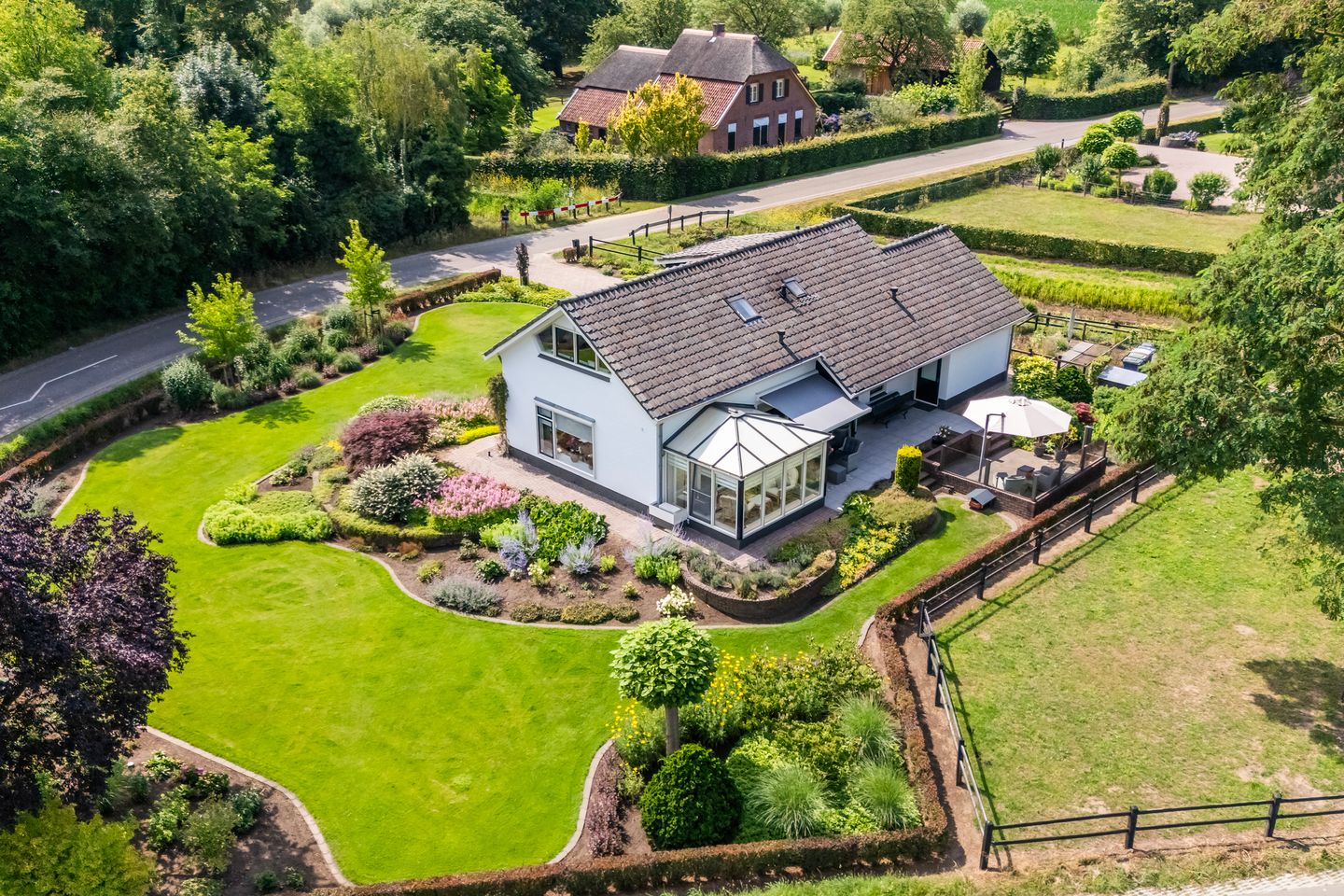 Photo 1 of Berendschotstraat 2