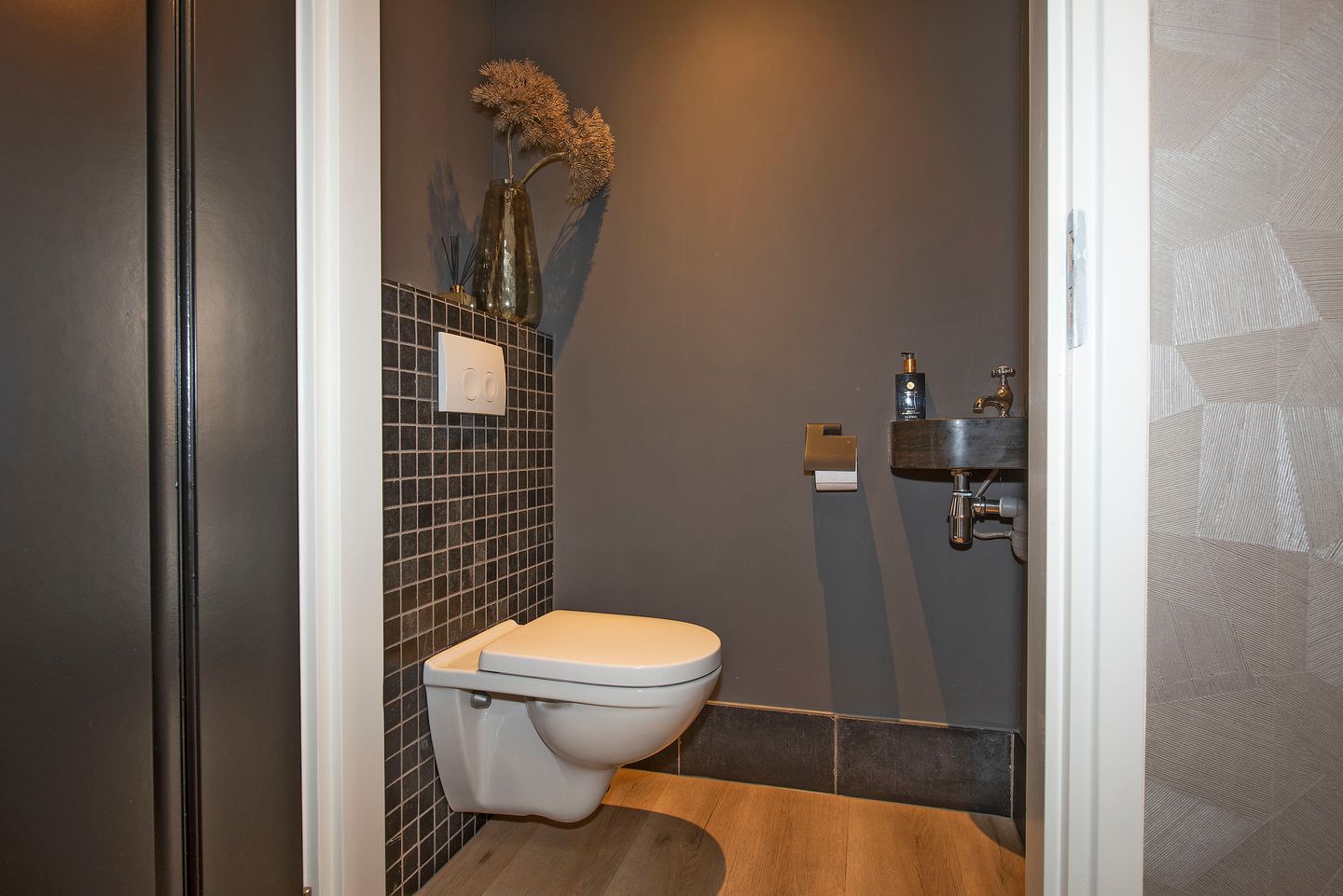 Photo 10 of Raanhuisstraat 11