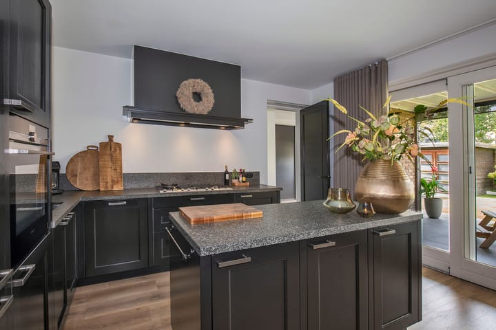 Photo 11 of Raanhuisstraat 11