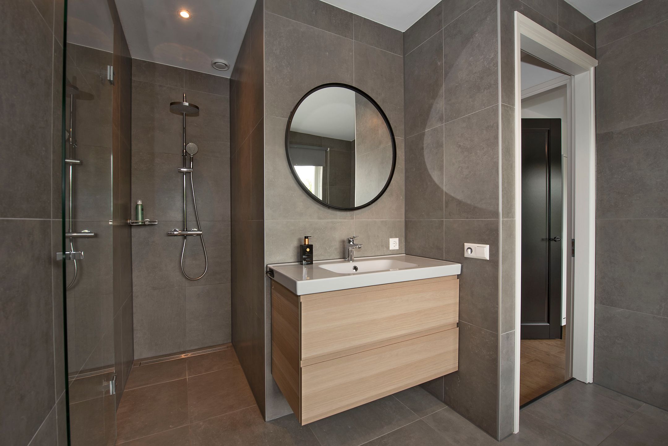 Photo 30 of Raanhuisstraat 11