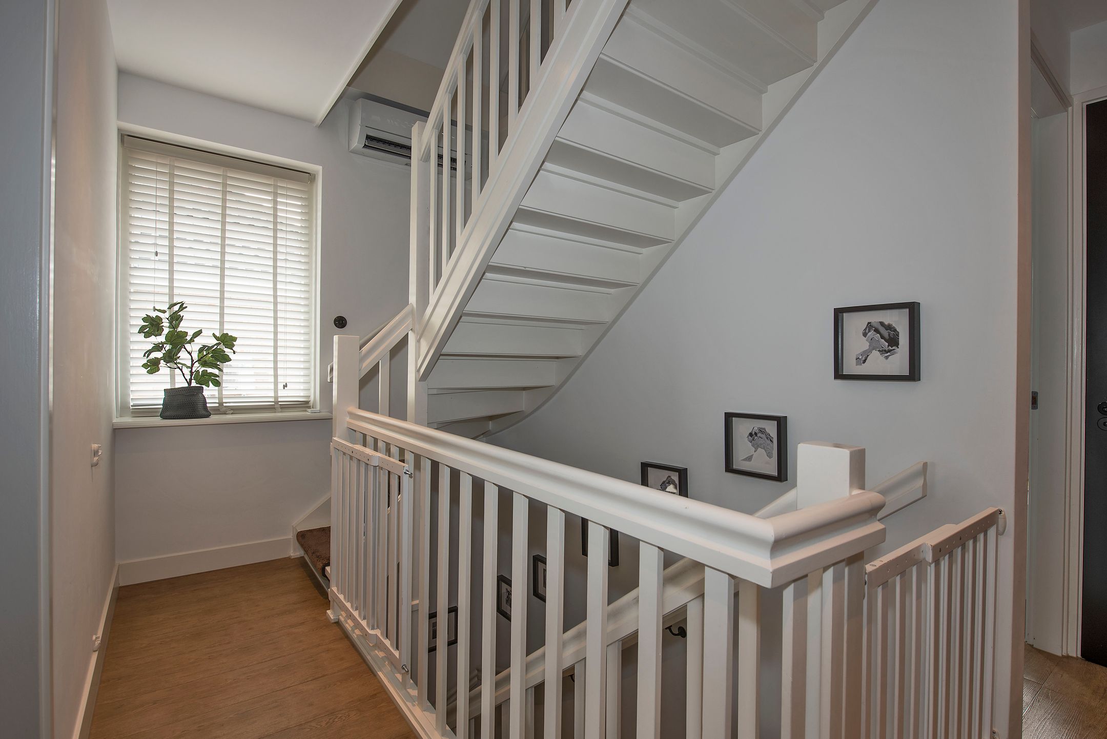 Photo 33 of Raanhuisstraat 11