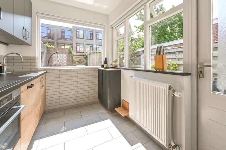 Photo 10 of Oranjeboomstraat 15