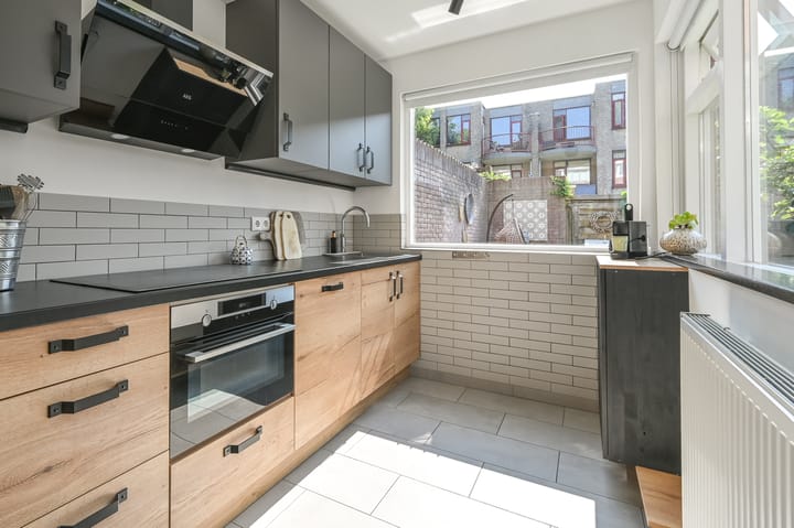 Photo 9 of Oranjeboomstraat 15