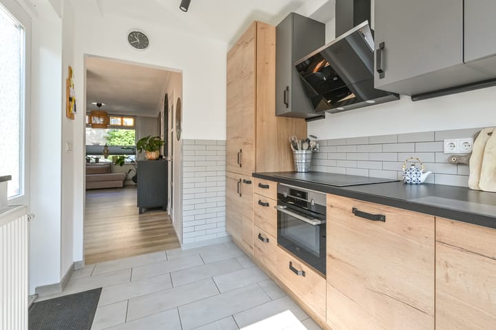 Photo 11 of Oranjeboomstraat 15