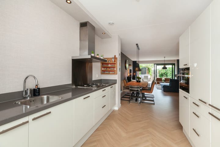 Foto 18 van Johan de Wittstraat 102