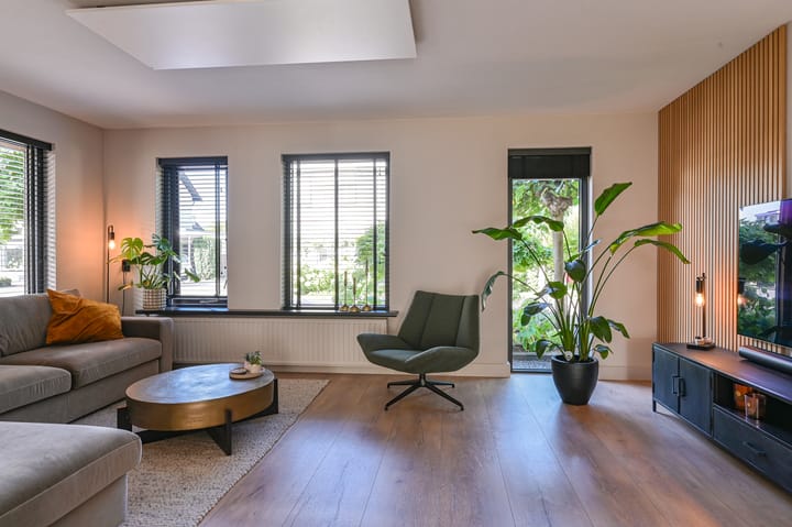 Foto 12 van Purperreiger 5