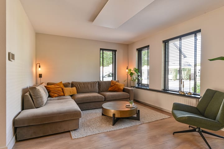 Foto 13 van Purperreiger 5