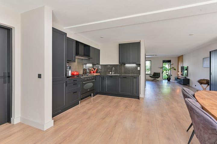 Foto 27 van Purperreiger 5