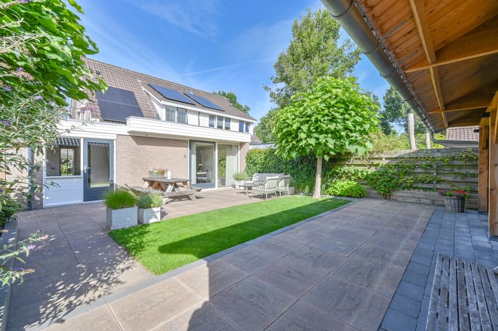 Foto 67 van Purperreiger 5