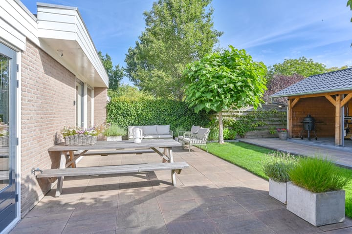 Foto 69 van Purperreiger 5