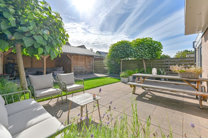 Foto 72 van Purperreiger 5