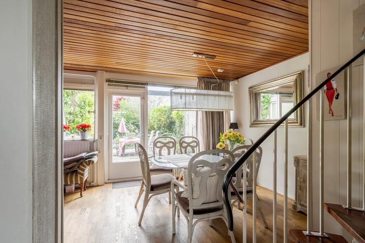 Photo 11 of Frederik Hendriklaan 17