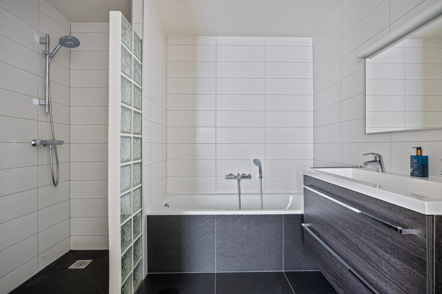 Photo 34 of Trombonestraat 6