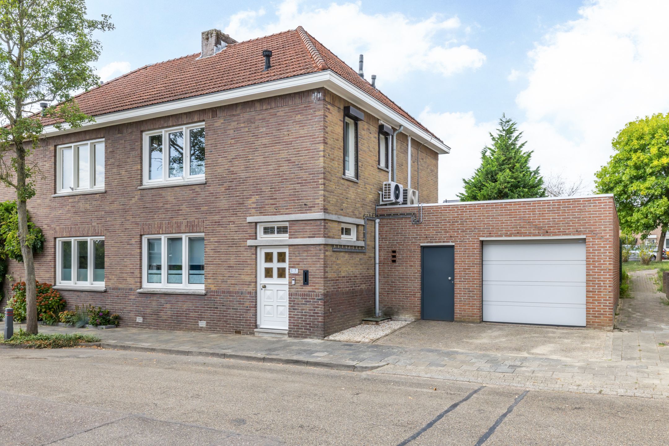 Burg. Cremersstraat 7 