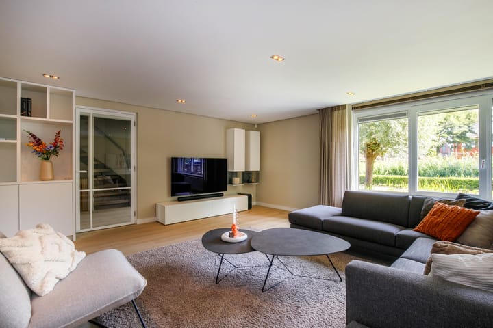 Foto 8 van Vrouwenmantel 21