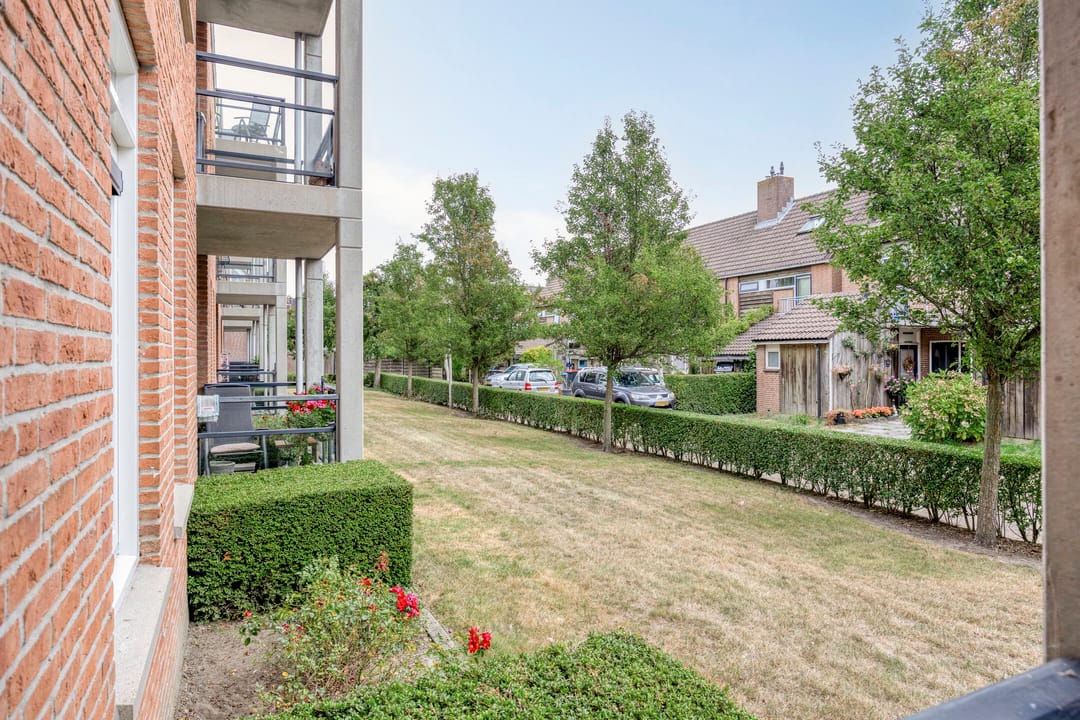 Photo 17 of Oever 37