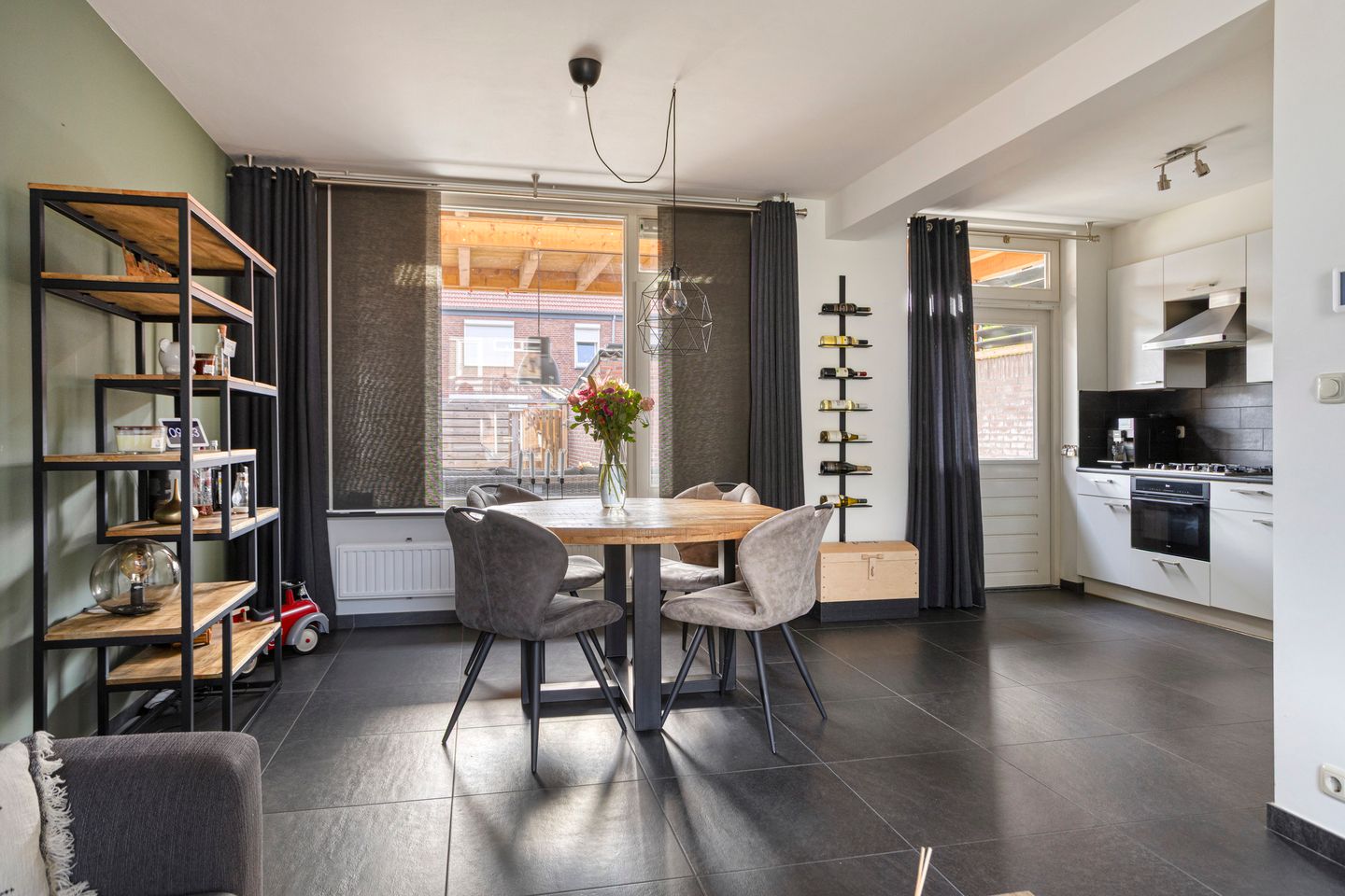 Foto 10 van Helfrichstraat 3