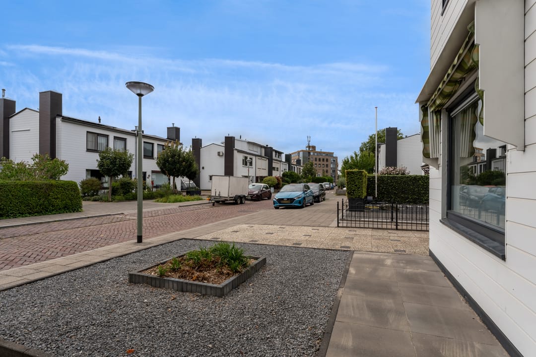 Photo 11 of Madoerastraat 123