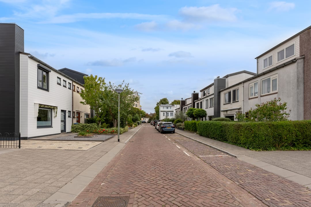 Photo 43 of Madoerastraat 123