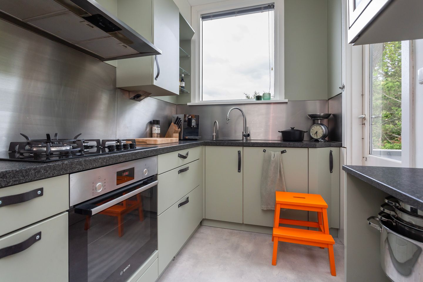 Photo 10 of Kerstant van den Bergelaan 63-B