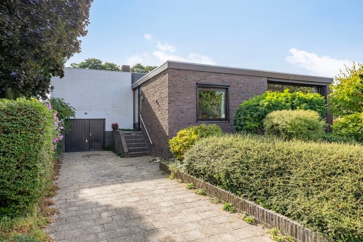 Foto 1 van Burg Termeerstraat 18