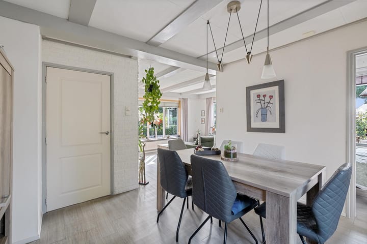 Photo 11 of Drouwenerstraat 5