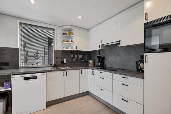 Photo 13 of Drouwenerstraat 5