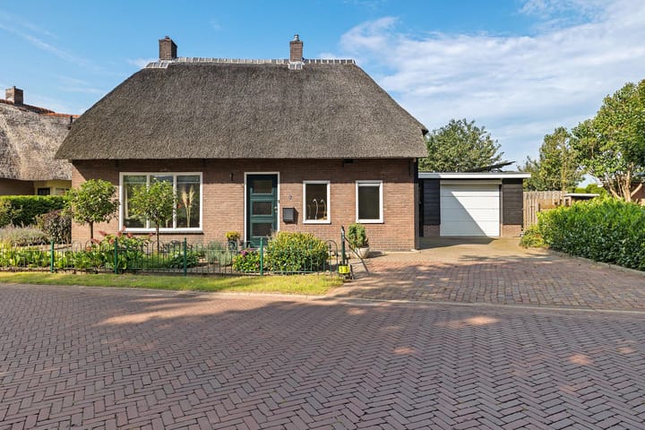 Photo 3 of Drouwenerstraat 5