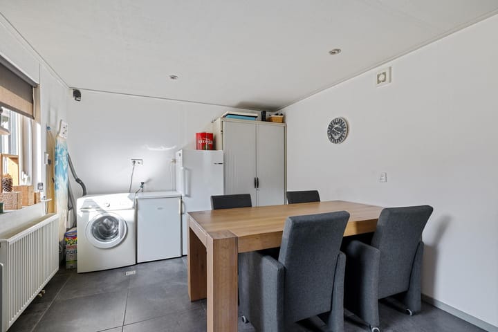 Photo 16 of Drouwenerstraat 5