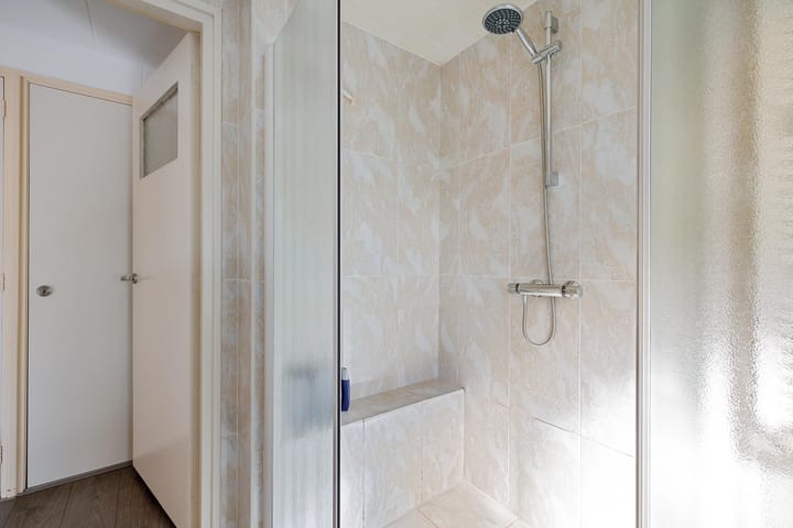 Photo 21 of Drouwenerstraat 5