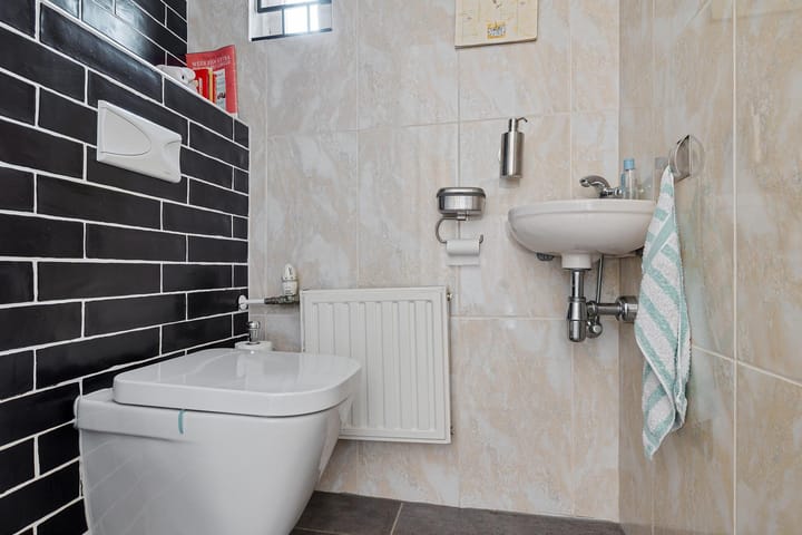 Photo 19 of Drouwenerstraat 5