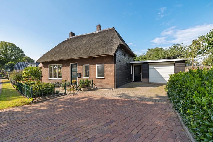 Photo 2 of Drouwenerstraat 5