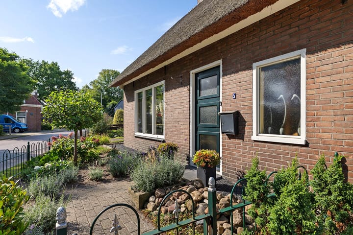 Photo 6 of Drouwenerstraat 5