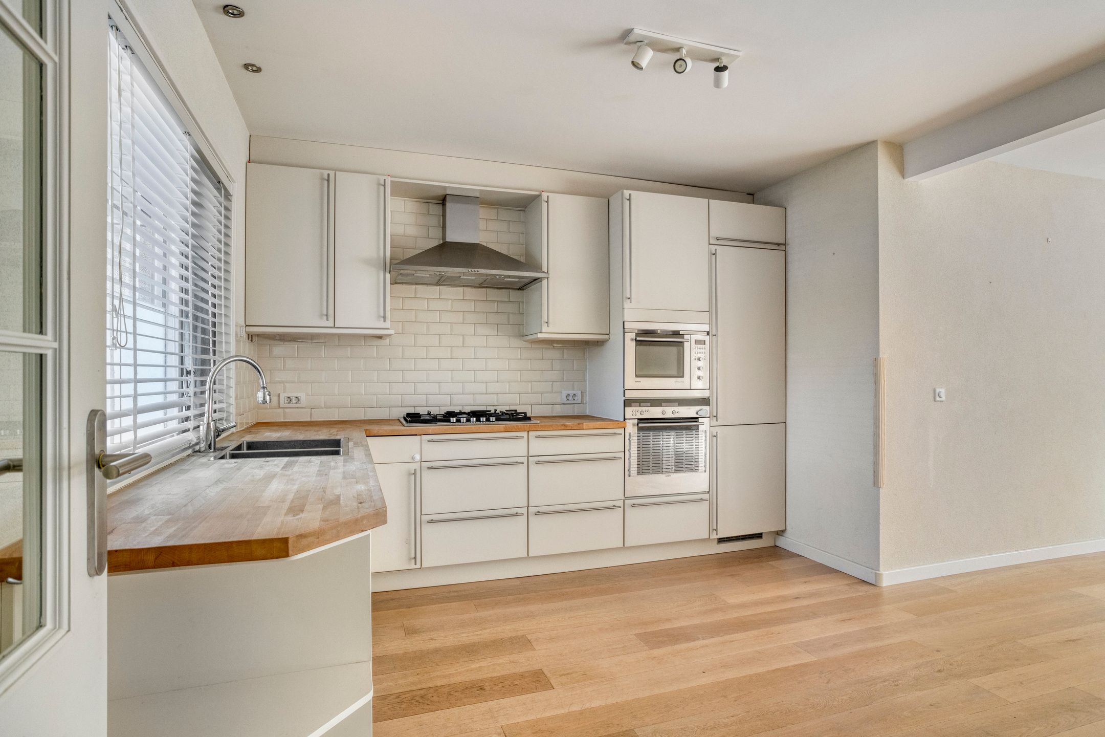 Photo 6 of Bekestein 31