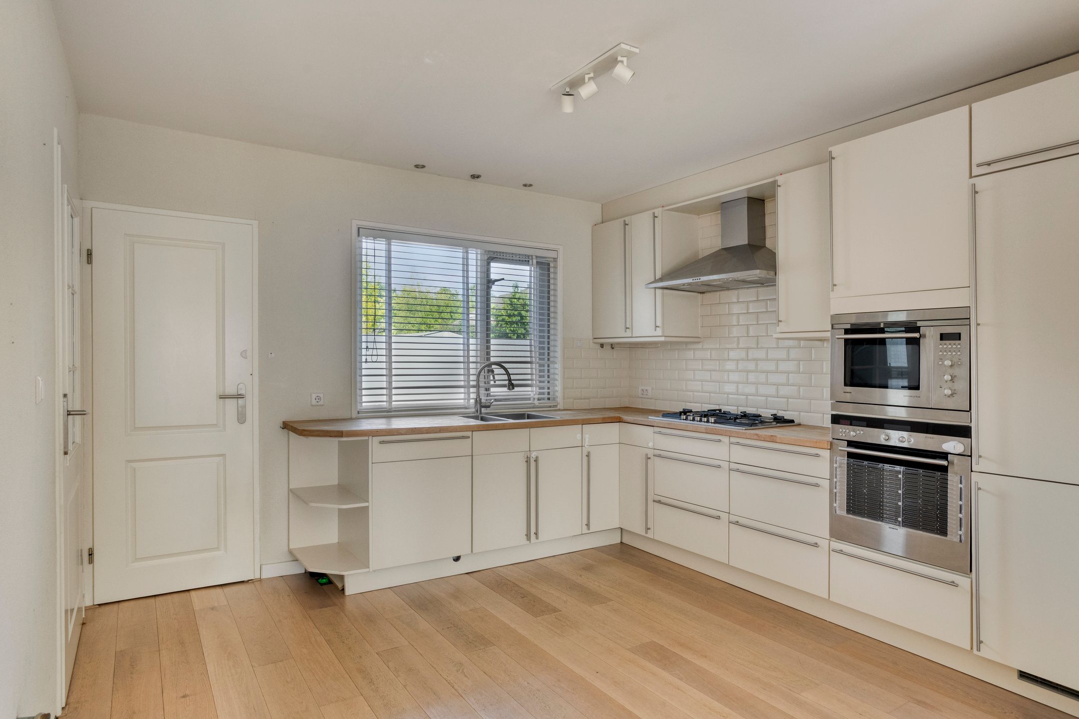 Photo 9 of Bekestein 31