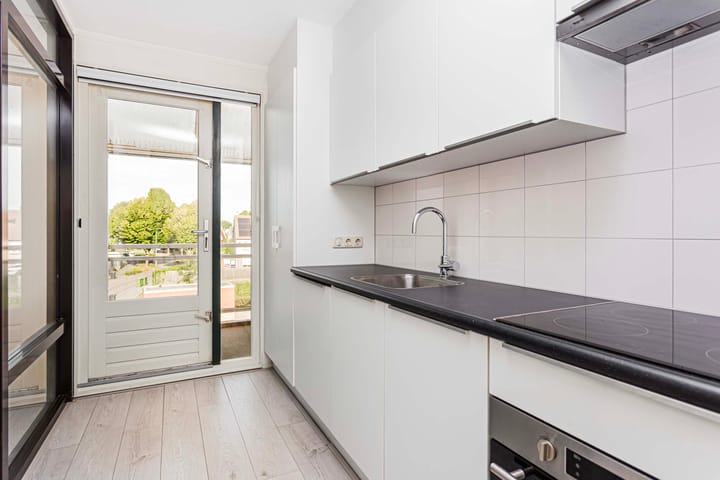 Photo 9 of Suze Groenewegstraat 70