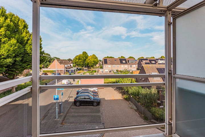 Photo 11 of Suze Groenewegstraat 70