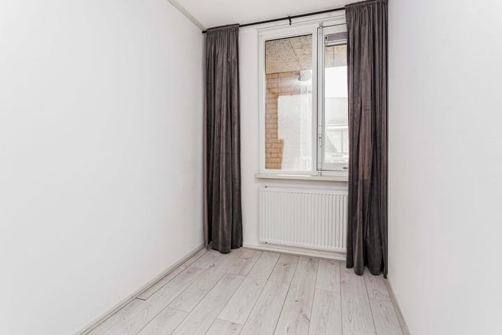 Photo 18 of Suze Groenewegstraat 70