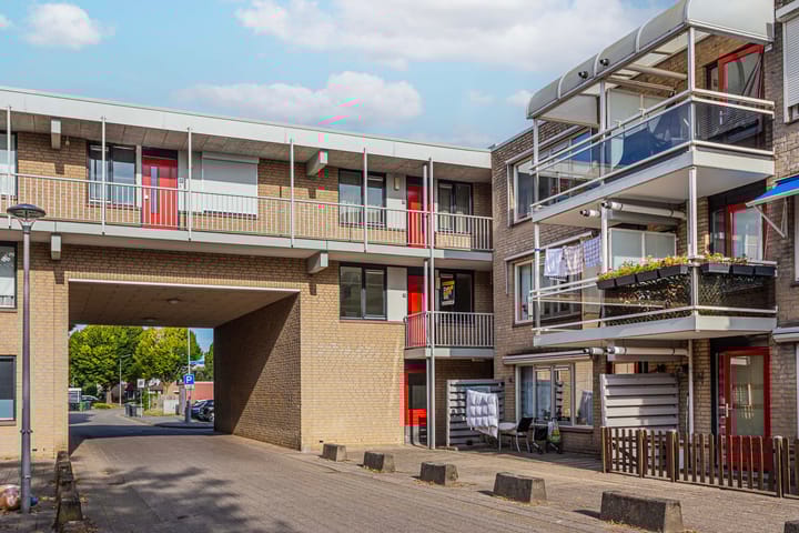 Photo 24 of Suze Groenewegstraat 70