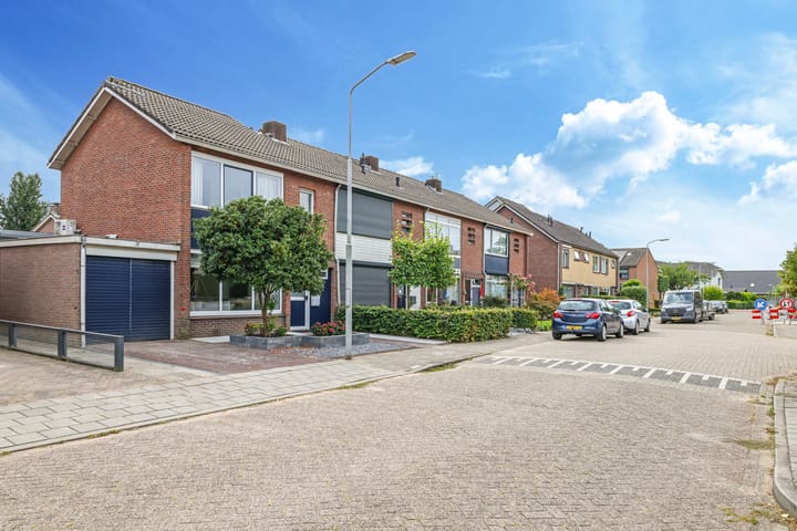 Photo 66 of Orchideestraat 9